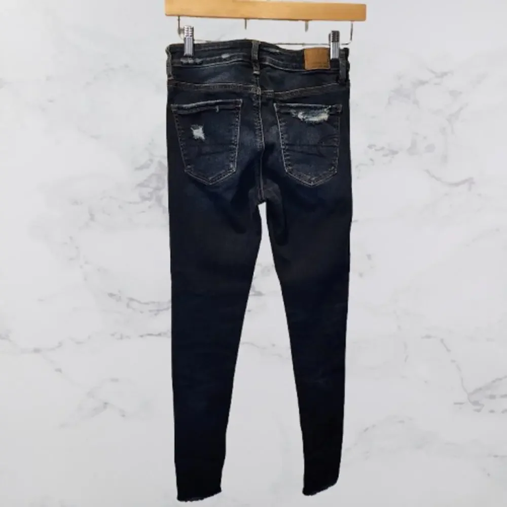 American Eagle Next Level Stretch Distressed Jegging Size 2